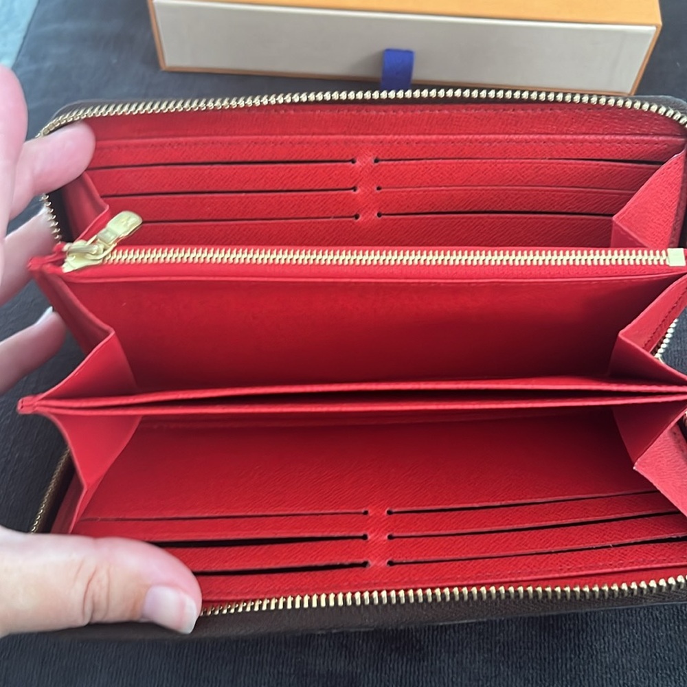 LV zippy wallet and box in great condition - Picture 2 of 5